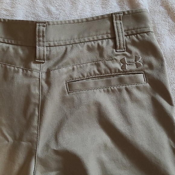 Under Armour Khaki Shorts Size 12 - Picture 6 of 6